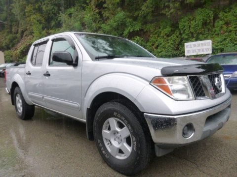 Radiant Silver Metallic Nissan Frontier SE Crew Cab 4x4.  Click to enlarge.