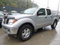 Front 3/4 View of 2005 Nissan Frontier SE Crew Cab 4x4 #7
