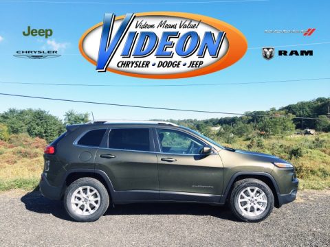 ECO Green Pearl Jeep Cherokee Latitude 4x4.  Click to enlarge.