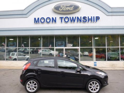 Tuxedo Black Ford Fiesta SE Hatchback.  Click to enlarge.