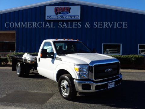 Oxford White Ford F350 Super Duty XL Regular Cab Chassis 4x4 DRW.  Click to enlarge.