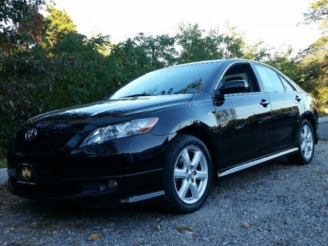 Black Toyota Camry SE.  Click to enlarge.