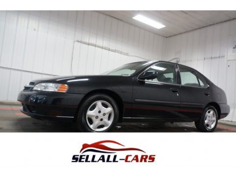 Super Black Nissan Altima GXE.  Click to enlarge.