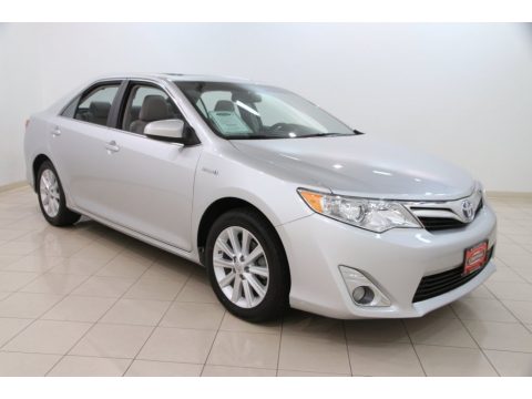 Classic Silver Metallic Toyota Camry Hybrid XLE.  Click to enlarge.