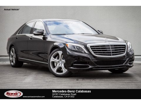 Black Mercedes-Benz S 550 Sedan.  Click to enlarge.