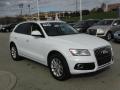 Front 3/4 View of 2015 Audi Q5 2.0 TFSI Premium Plus quattro #9