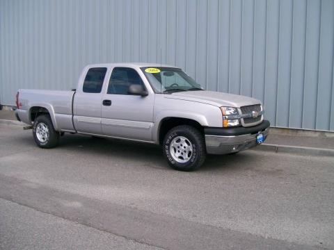 Silver Birch Metallic Chevrolet Silverado 1500 Z71 Extended Cab 4x4.  Click to enlarge.