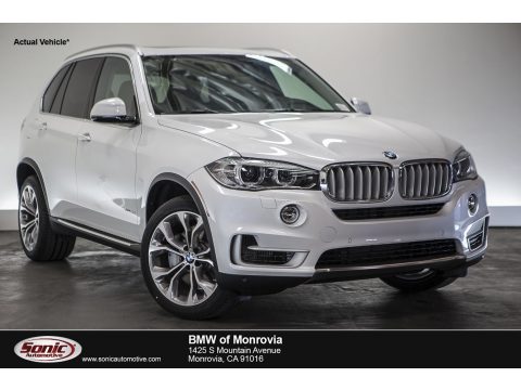 Mineral White Metallic BMW X5 xDrive50i.  Click to enlarge.