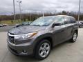 Front 3/4 View of 2015 Toyota Highlander Limited AWD #11