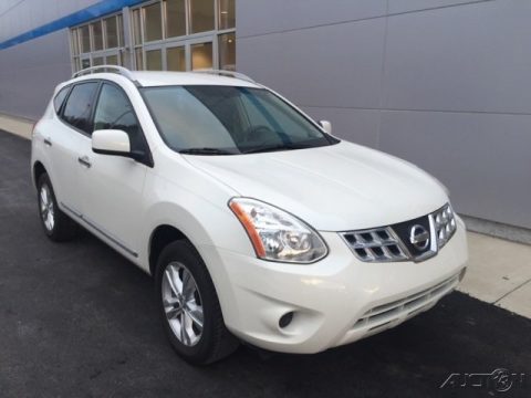 Pearl White Nissan Rogue SV AWD.  Click to enlarge.