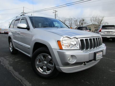 Bright Silver Metallic Jeep Grand Cherokee Overland 4x4.  Click to enlarge.