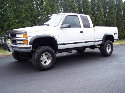 Olympic White Chevrolet C/K K1500 Silverado Extended Cab 4x4.  Click to enlarge.