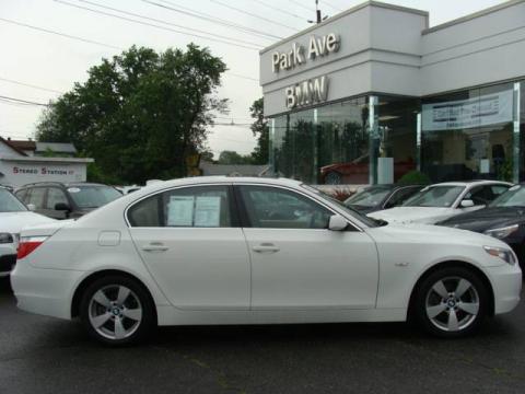 Alpine White BMW 5 Series 525xi Sedan. Click to enlarge. Alpine White BMW 5 Series 525xi Sedan. Click to enlarge.