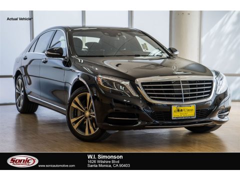 Black Mercedes-Benz S 550 Sedan.  Click to enlarge.
