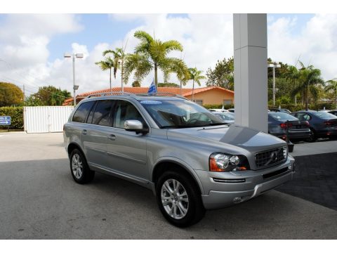 Electric Silver Metallic Volvo XC90 3.2.  Click to enlarge.