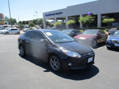Tuxedo Black Ford Focus SE Sedan.  Click to enlarge.