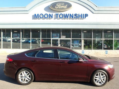 Bordeaux Reserve Red Metallic Ford Fusion SE.  Click to enlarge.
