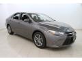 Front 3/4 View of 2015 Toyota Camry SE #1