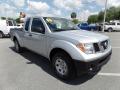 Front 3/4 View of 2006 Nissan Frontier XE King Cab #10