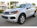 Front 3/4 View of 2013 Volkswagen Touareg VR6 FSI Lux 4XMotion #5