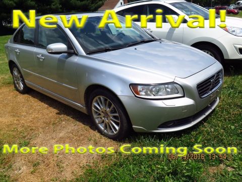 Silver Metallic Volvo S40 2.4i.  Click to enlarge.