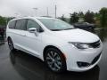 Front 3/4 View of 2017 Chrysler Pacifica Limited #13