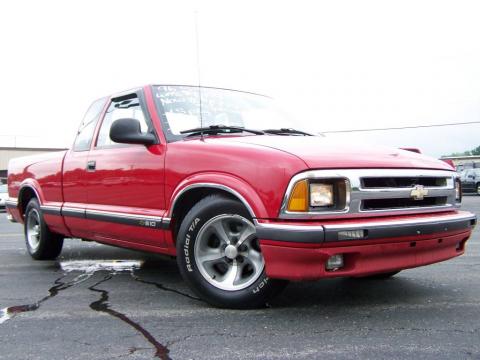 Apple Red Chevrolet S10 LS Extended Cab.  Click to enlarge.