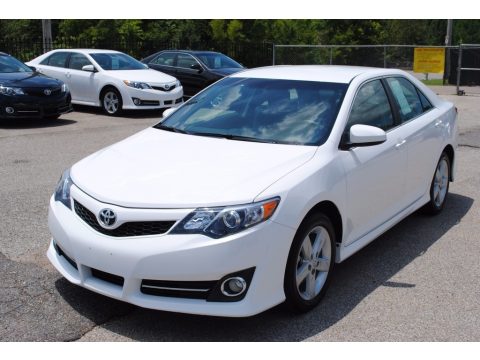 Super White Toyota Camry SE.  Click to enlarge.