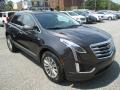 Front 3/4 View of 2017 Cadillac XT5 Luxury AWD #3