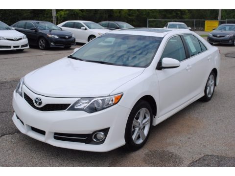 Super White Toyota Camry SE.  Click to enlarge.