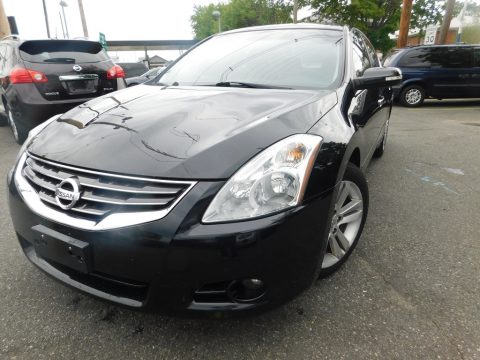 Super Black Nissan Altima 3.5 SR.  Click to enlarge.