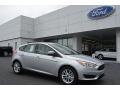 Front 3/4 View of 2016 Ford Focus SE Hatch #1