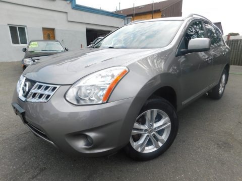 Platinum Graphite Nissan Rogue SV AWD.  Click to enlarge.