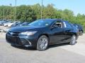 Front 3/4 View of 2017 Toyota Camry SE #3