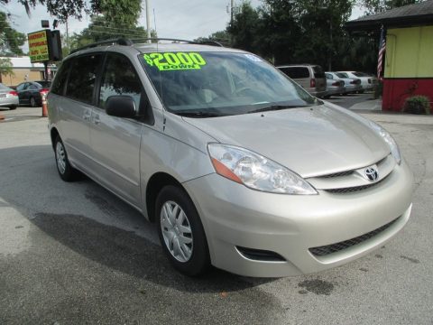Silver Shadow Pearl Toyota Sienna LE.  Click to enlarge.