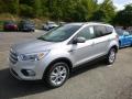 Front 3/4 View of 2017 Ford Escape SE 4WD #4