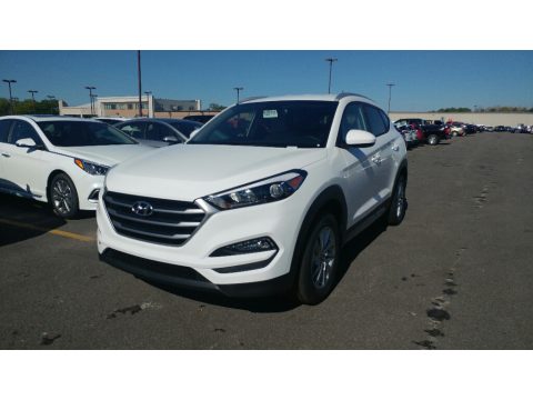 Dazzling White Hyundai Tucson SE.  Click to enlarge.