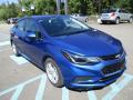 Front 3/4 View of 2017 Chevrolet Cruze LT #8