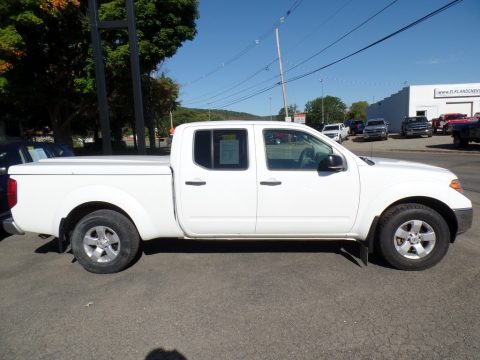 Avalanche White Nissan Frontier SE Crew Cab 4x4.  Click to enlarge.