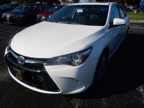 Super White Toyota Camry SE.  Click to enlarge.