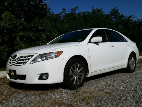 Super White Toyota Camry XLE V6.  Click to enlarge.