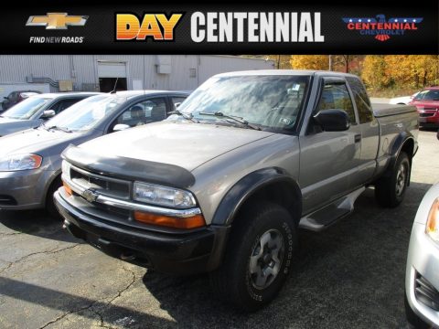 Light Pewter Metallic Chevrolet S10 LS Extended Cab 4x4.  Click to enlarge.