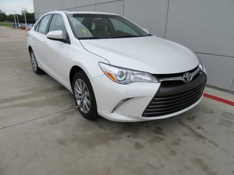 Blizzard White Pearl Toyota Camry XLE.  Click to enlarge.