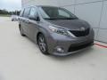 Front 3/4 View of 2017 Toyota Sienna SE #1