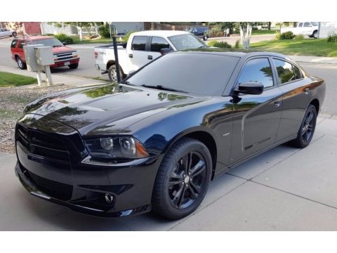 Phantom Black Tri-Coat Pearl Dodge Charger R/T AWD.  Click to enlarge.