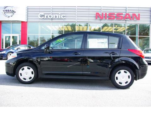 Super Black 2009 Nissan Versa 1.8 S Hatchback with Beige interior Super Super Black 2009 Nissan Versa 1.8 S Hatchback with Beige interior Super