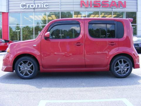 Scarlet Red Nissan Cube 1.8 SL.  Click to enlarge.