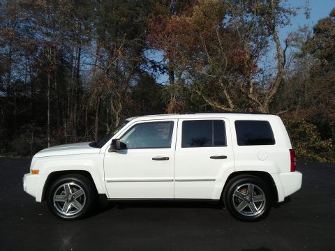 Stone White Clearcoat Jeep Patriot Limited.  Click to enlarge.