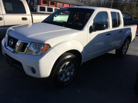 Avalanche White Nissan Frontier SV Crew Cab.  Click to enlarge.