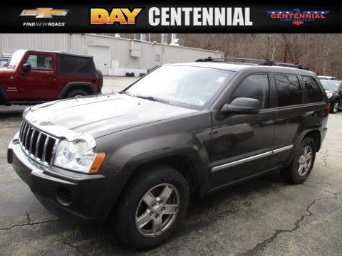 Dark Khaki Pearl Jeep Grand Cherokee Laredo 4x4.  Click to enlarge.